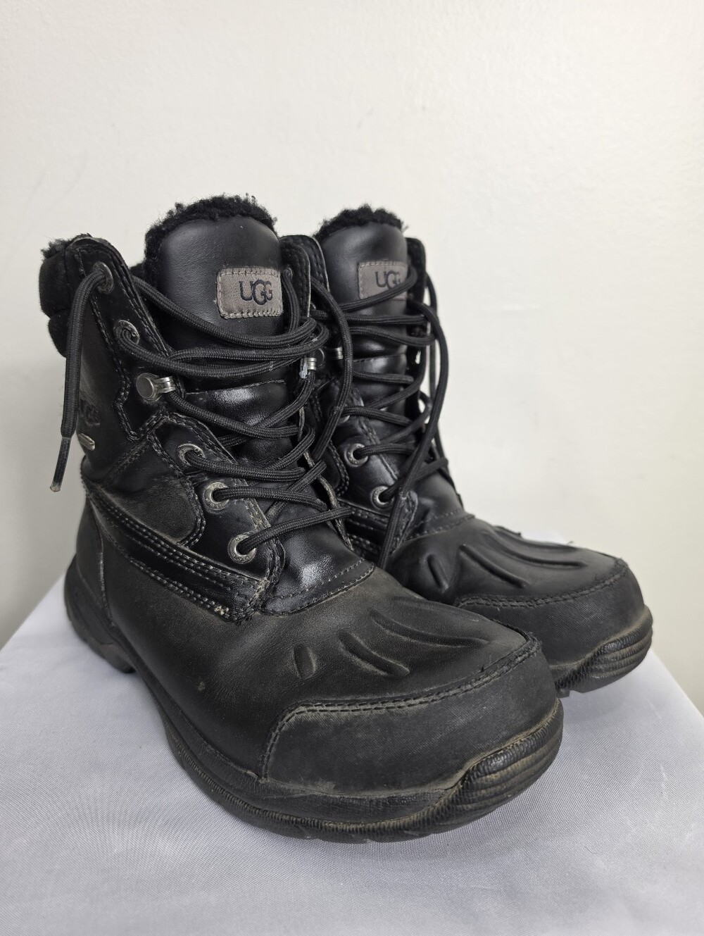 UGG Black Women's Lace-Up Winter Boots